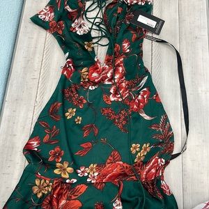 PRETTYLITTLETHING dress green floral print